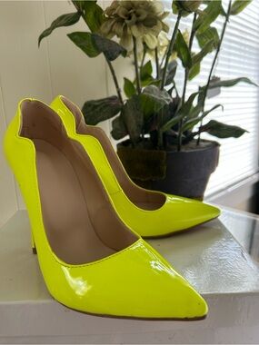 Neon Yellow Patent Pointed-Toe Pumps - Women